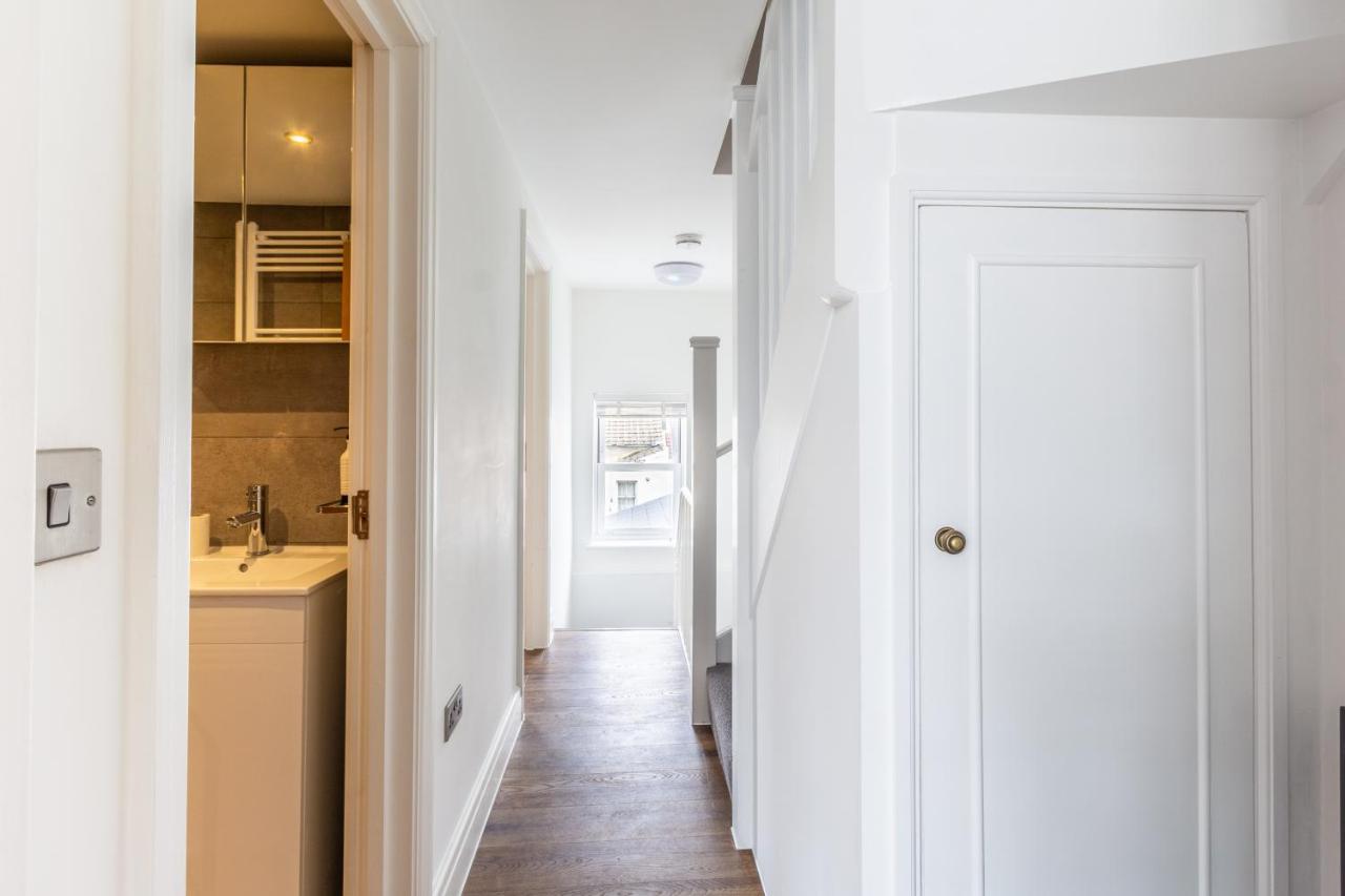 Bright Cheery 4 Bd By Station * Hove