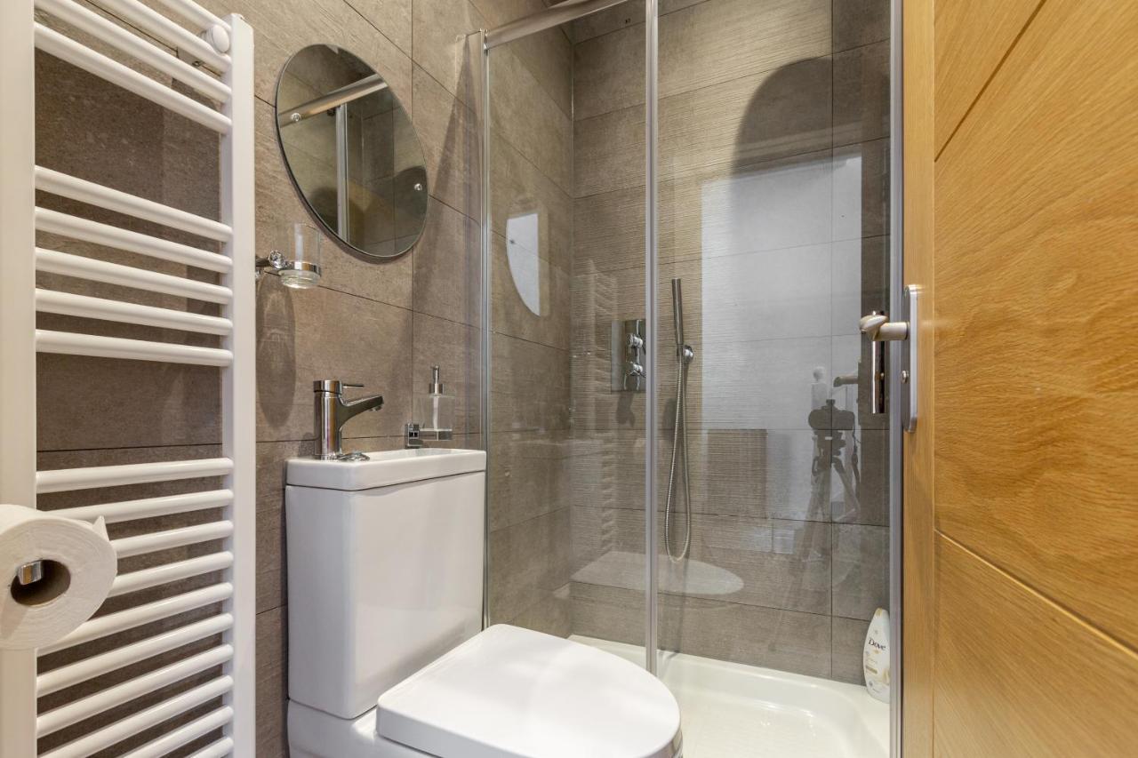Bright Cheery 4 Bd By Station Hove